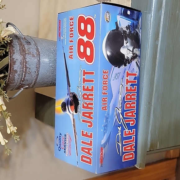 Dale Jarrett Nascar #88 Air Force 1:24 Scale Stock Car 2000 - Picture 7 of 7